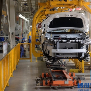 汽車發(fā)動機裝配升降系統(tǒng)