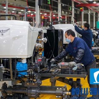 收割機總裝流水線